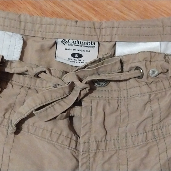 Columbia khaki shorts woman's small - Picture 4 of 8